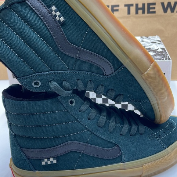 Vans Men’s Skate Sk8-Hi
Green/Gum
VN0A2Z3317P
Sneakers - Picture 14 of 16